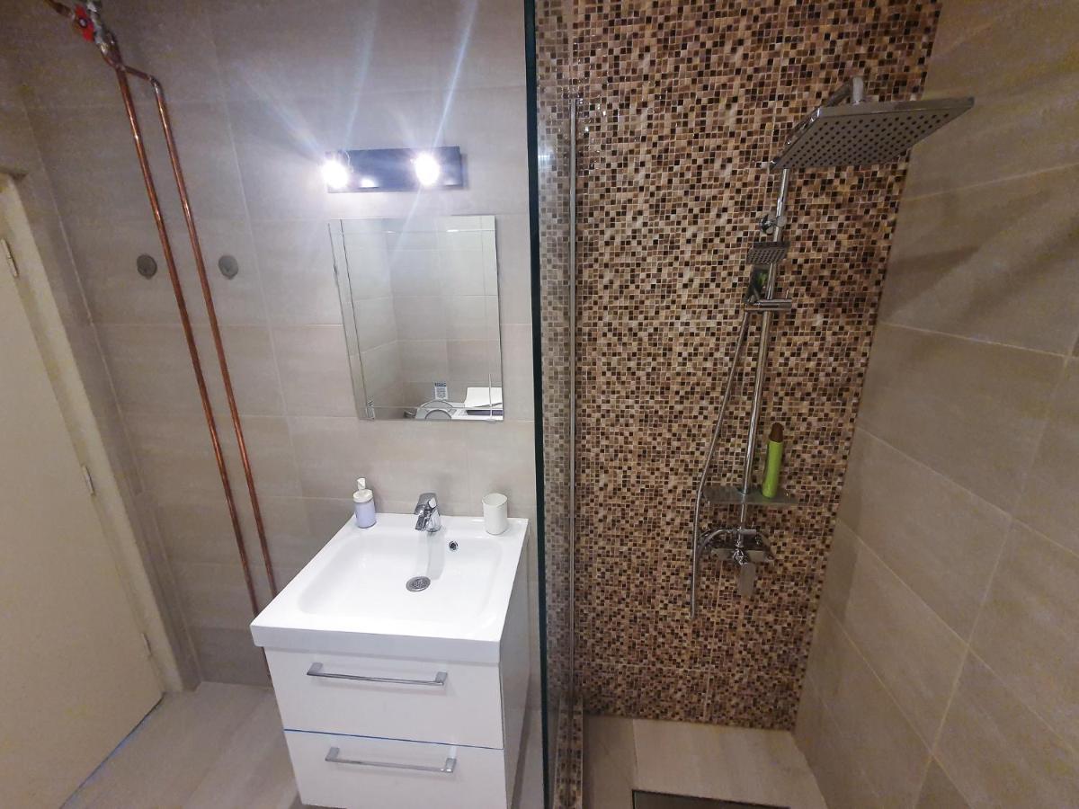 Charming Studio With City View 布加勒斯特 外观 照片
