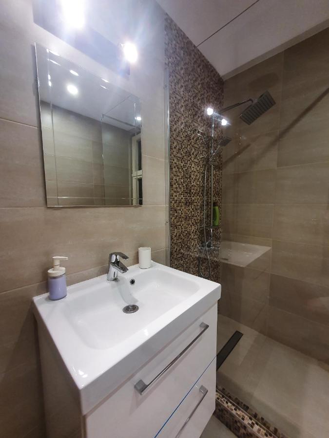 Charming Studio With City View 布加勒斯特 外观 照片